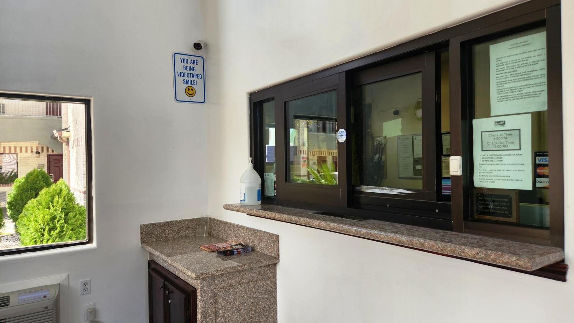 Scottish Inn & Suites Sam Houston Parkway Luaran gambar