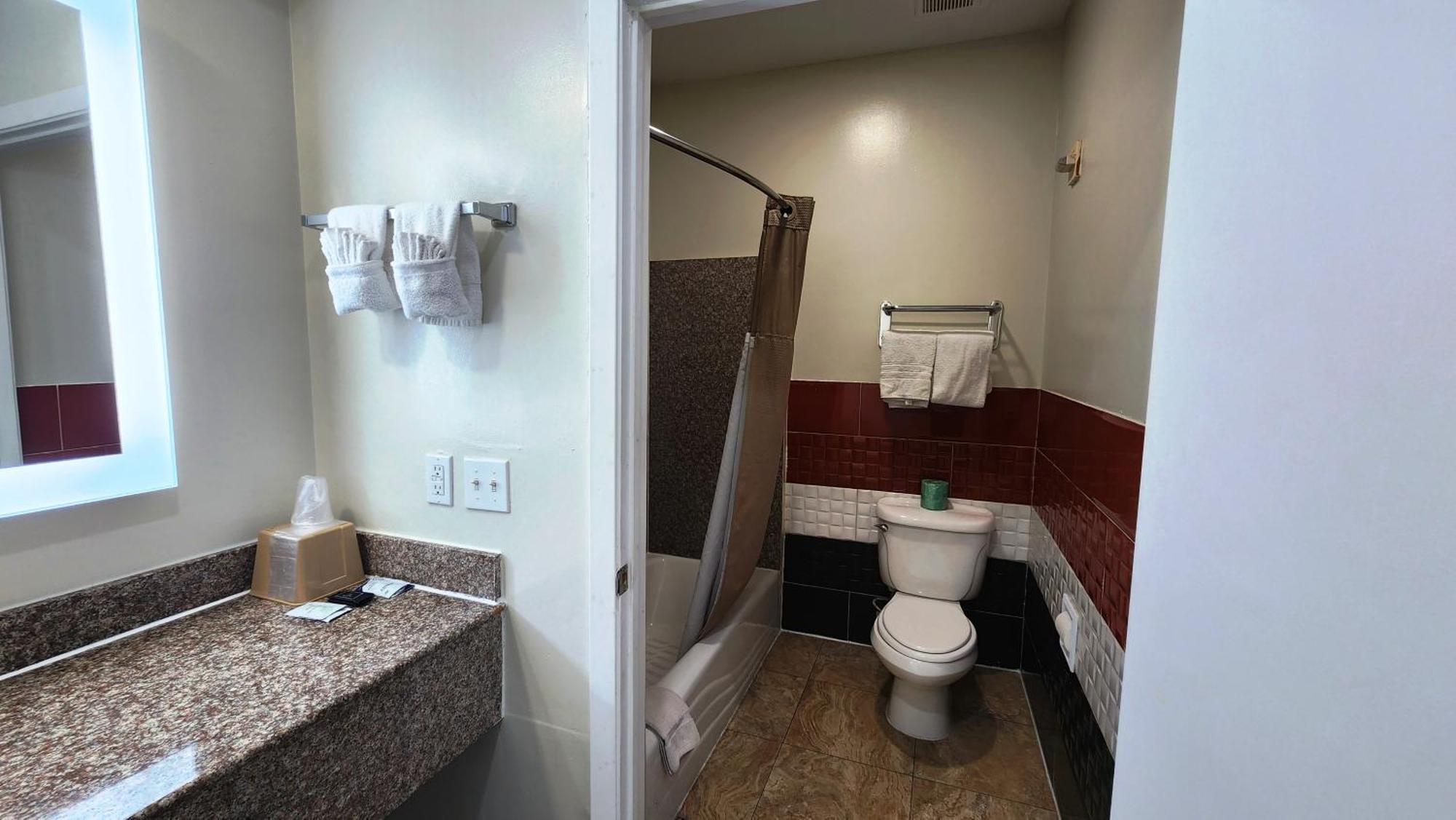 Scottish Inn & Suites Sam Houston Parkway Luaran gambar